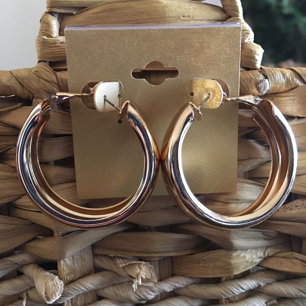 Vintage gold tone mirror finish wide hoop earrings